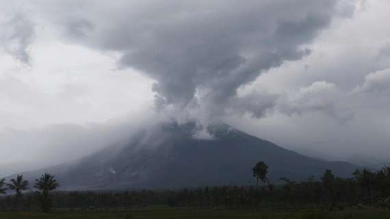 Indonesia, erutta vulcano Semeru: allerta tsunami in Giappone