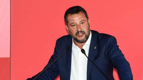Serie A, Salvini: "Milan e Juventus possono giocare al San Paolo. Spero si torni in campo"