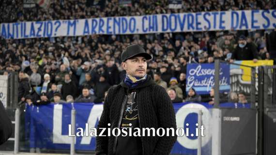 Lazio, non è derby senza Radu: l'ex biancoceleste sotto la Nord - FOTO