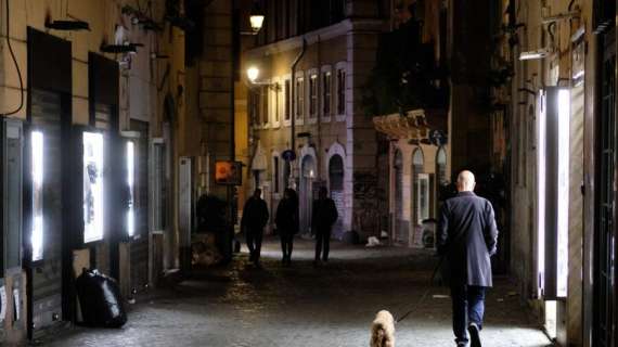 Covid, il governo valuta il lockdown per alcune città: stretta nel weekend