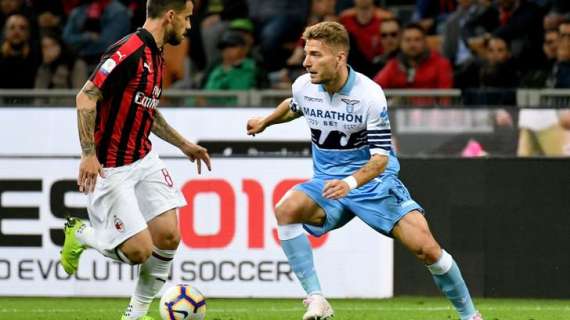 Milan - Lazio, Immobile versione assist-man: le sue tifose speciali - FOTO