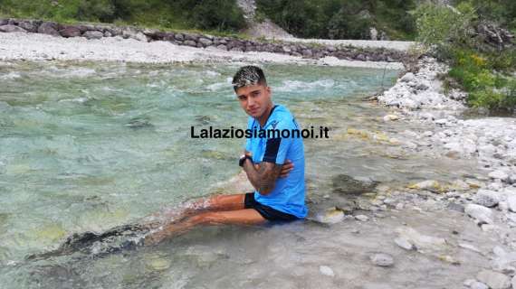RITIRO LAZIO, GIORNO 2 - Lazzari con Parolo e Acerbi al torrente. E il Tucu si immerge... FOTO&VIDEO