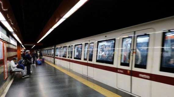 Roma, passeggeri prigionieri nella stazione metro di Cornelia: cancelli chiusi a chiave