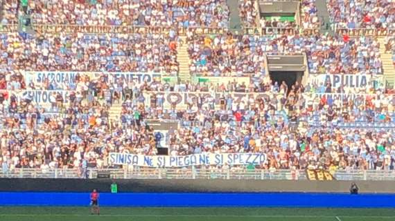 Lazio, la Tribuna Tevere dedica uno striscione a Mihajlovic - FOTO
