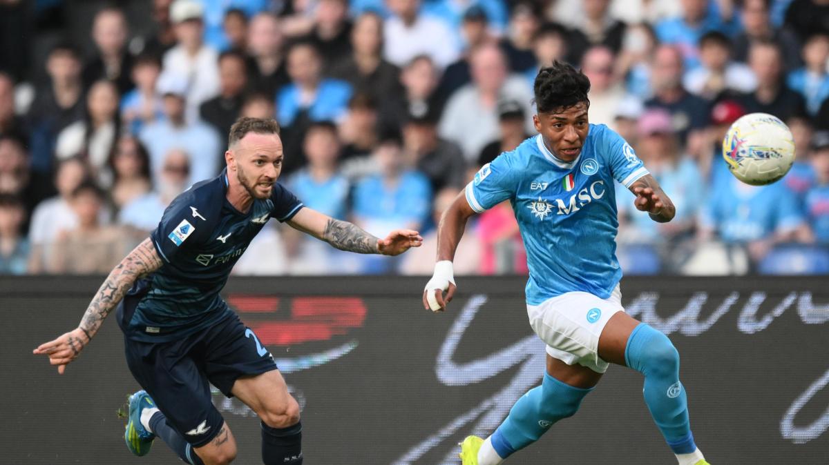 Napoli - Lazio, Lazzari costretto a uscire: quale cambio era previsto al suo posto