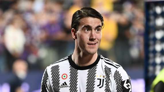 Vlahovic prende il palo: friendzonato dalla popstar argentina