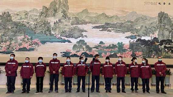 Dalla Cina arrivano i medici esperti in Covid-19: con loro 9 tonnellate di materiali sanitari
