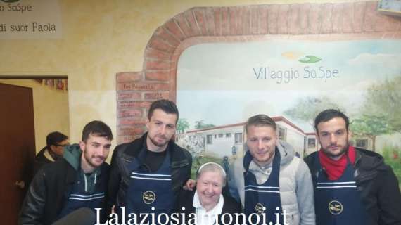 Lazio, i calciatori si sfidano ai fornelli per Suor Paola: ecco l'ultima iniziativa solidale