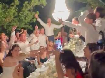 Lazio, un matrimonio diventa la Curva Nord: c'è anche Pellegrini a cantare - VIDEO