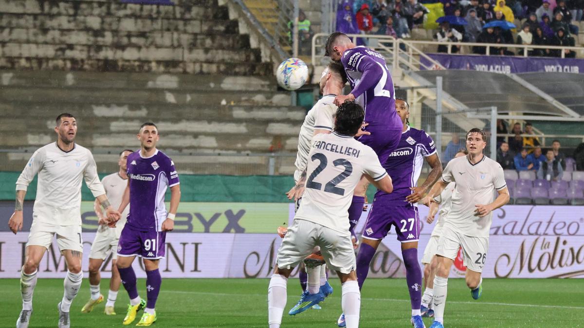 Fiorentina - Lazio, il ritorno di Lazzari è un flop: le sue pagelle