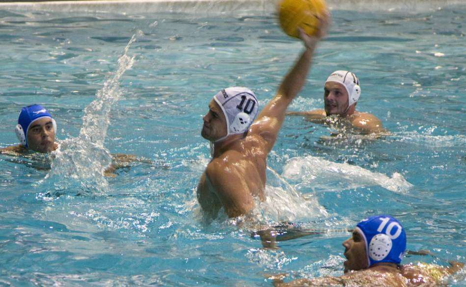 Sconfitta la pallanuoto