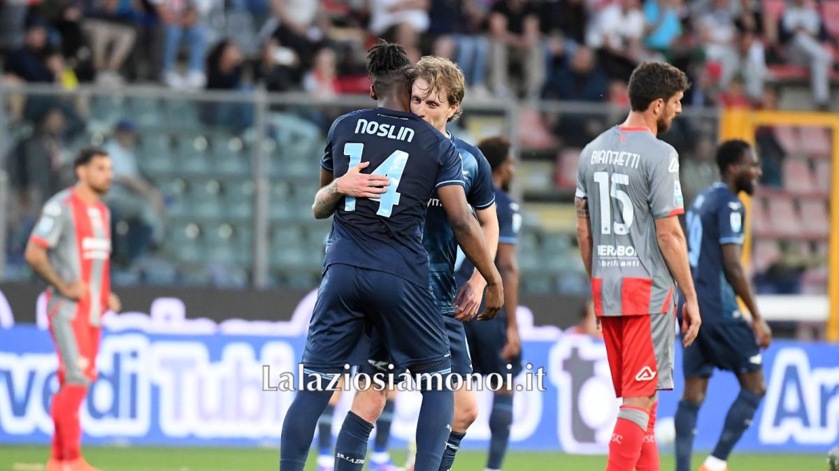 Cremonese - Lazio, i biancocelesti festeggiano sotto il settore ospiti