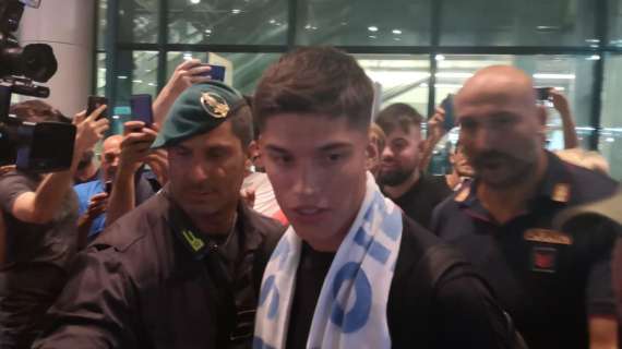 Correa arriva a Fiumicino: 150 tifosi della Lazio ad accoglierlo - FT&VD