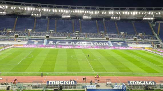 Lazio, tutto pronto per il derby: ecco lo striscione sulle tribune dell'Olimpico - FOTO