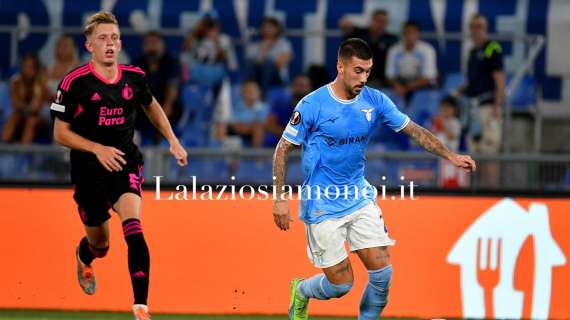 Feyenoord - Lazio, la carica degli olandesi: ecco la coreografia - FOTO