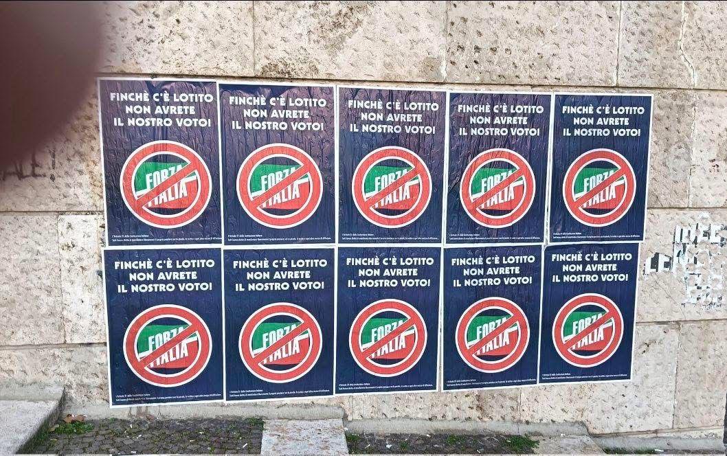 GALLERY - Lazio, i manifesti contro Lotito in giro per Roma e provincia