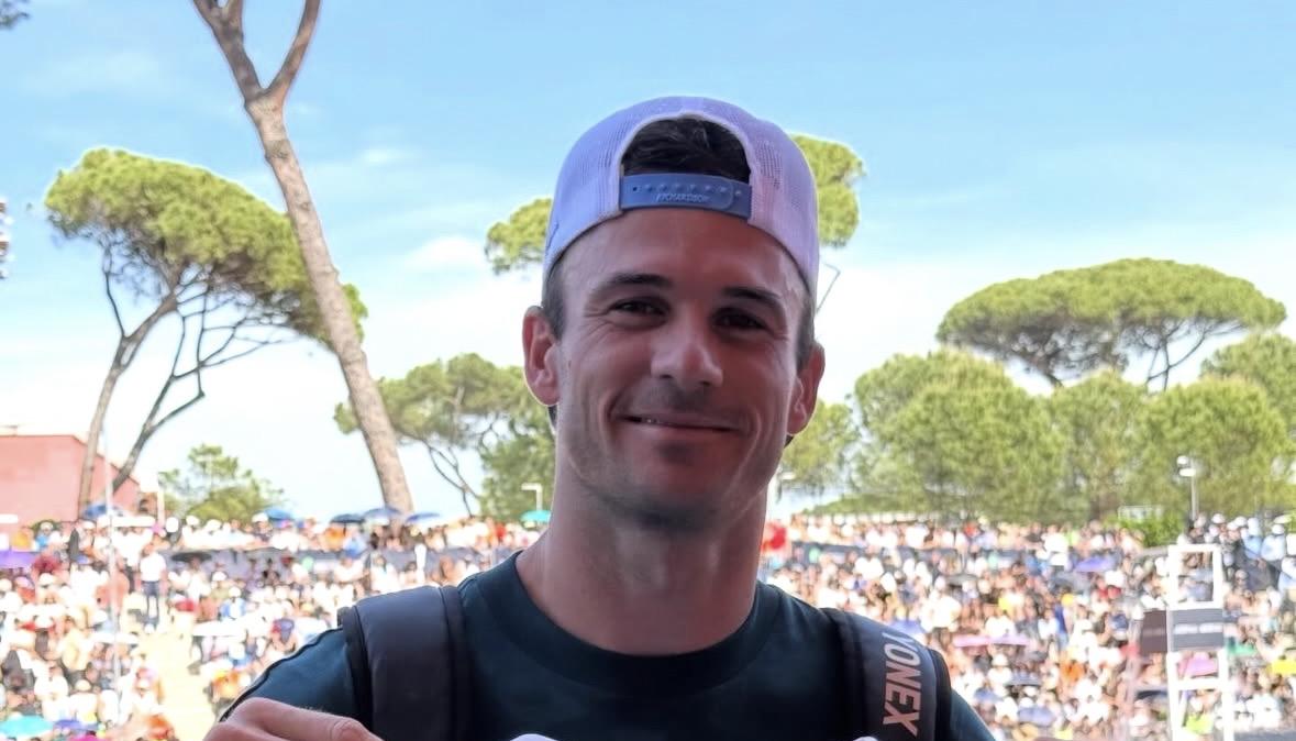 Lazio, Tommy Paul posa con la maglia biancoceleste: lo scatto - FOTO