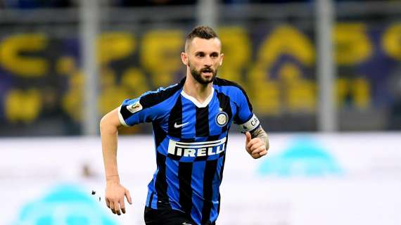 Inter, Brozovic risponde ad un tifoso: “Via da Milano? Speriamo”