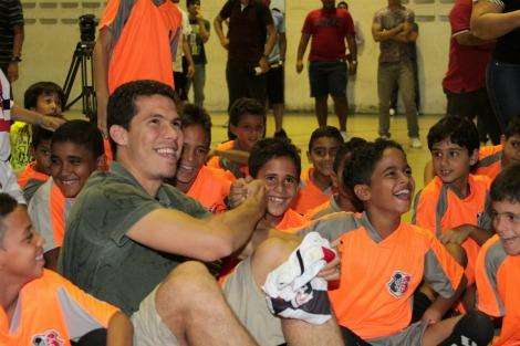 Hernanes in Brasile incontra la sua prima squadra di futsal per regalare un sogno: "Questo è stato il mio inizio" - VIDEO e PHOTOGALLERY