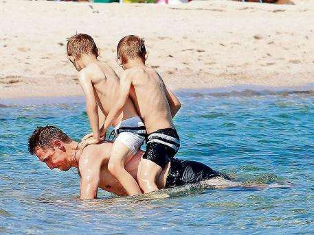 Europeo alle spalle per Klose, in vacanza a Porto Cervo con la sua famiglia - FOTO