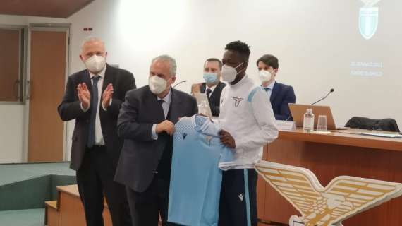 Lazio, presentato Koulibaly: "Non ha mai giocato a calcio, ma è un talento"