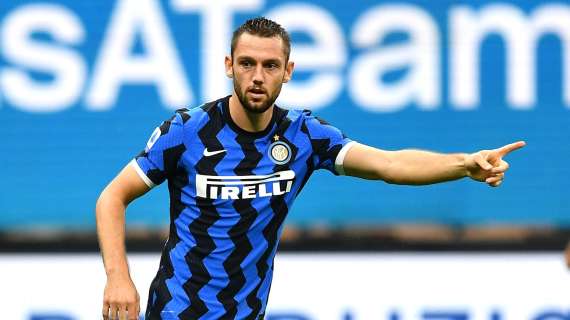 Europa League, Inter ko: i laziali sui social non perdonano de Vrij e Candreva - FT