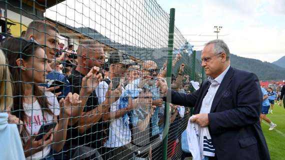 AURONZO GIORNO 11 - Lotito e il bagno di folla: la risposta ai tifosi sugli abbonamenti