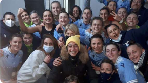 Lazio Women, il derby è tuo: negli spogliatoi le ragazze della Morace imitano i colleghi maschi