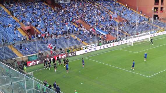 Sampdoria - Lazio, la squadra si prende l'abbraccio dei tifosi al Ferraris: "Vogliamo 11 leoni!"