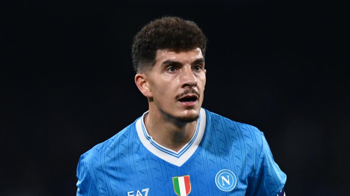 Napoli - Fiorentina, brutto infortunio per Di Lorenzo: esce dal campo in barella 