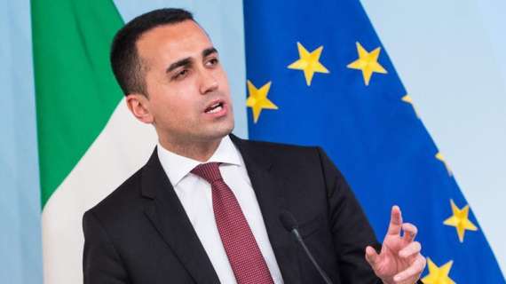 Decreto dignità, Di Maio: “No agli sponsor di Lazio e Roma”