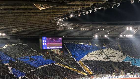 Lazio - Inter, gemellaggio indissolubile: le scenografie di Curva e Tevere - FOTO