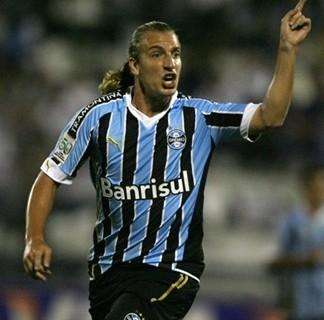Maxi Lopez, per il Ds Meira sarà il Gremio a decidere le sorti dell'argentino. Il presidente Duda Kroeff non la pensa così...