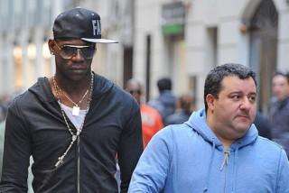 Brescia - Balotelli, è guerra totale. Raiola denuncia: "Niente tampone a Mario"