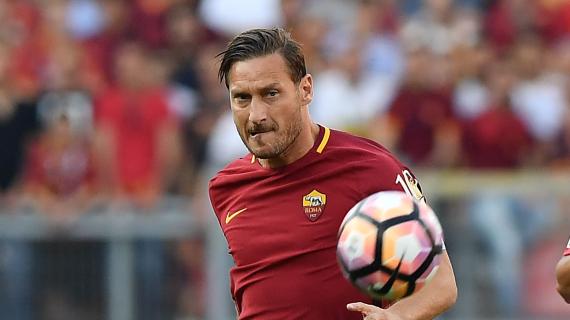 Totti prende in giro la Roma: "Tre rigori sbagliati? Dai, è uno scherzo..."