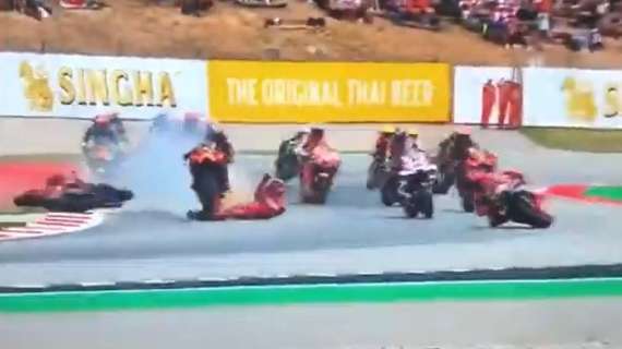 MotoGP | Incidente shock al Gp della Catalunya: Bagnaia investito dopo la caduta