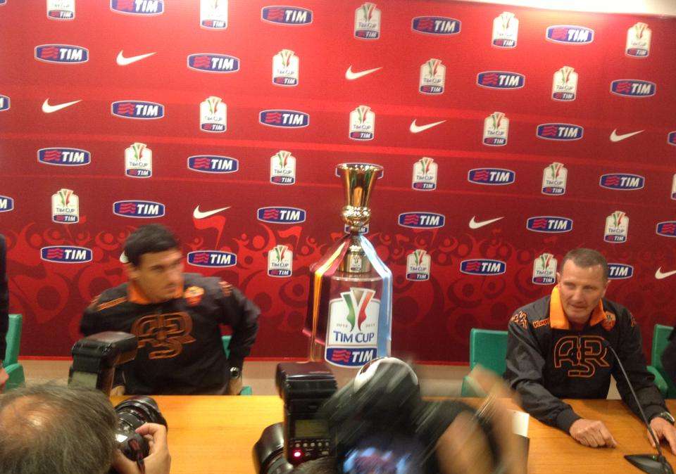 RIVIVI LA DIRETTA - Andreazzoli: "Posso entrare nella storia della Roma". Burdisso: "Dispiace per le minacce ai laziali" - FOTO