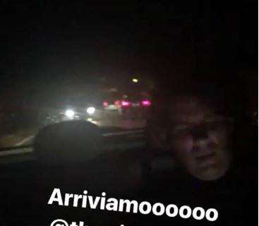Thegiornalisti, al concerto c'è anche Inzaghi: il mister scalda la voce in macchina - VIDEO