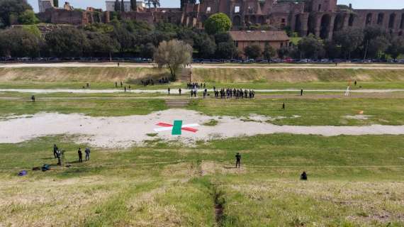 La Lazio Paracadutismo si lancia per il Natale di Roma, presenti Lotito e Raggi - FOTO 