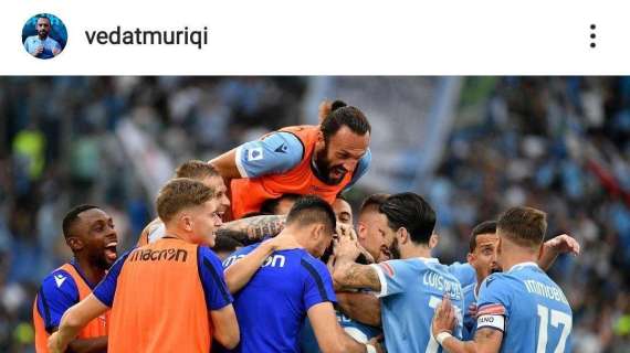 Lazio - Roma, Muriqi e l'abbraccio di gruppo: "La prima squadra del Capitale" - FOTO