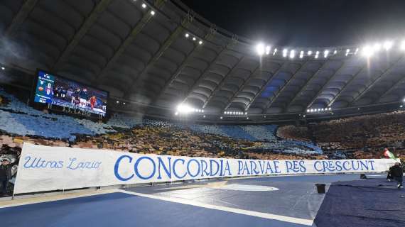 Lazio, la società umilia la Curva Sud: lo sfottò sulla coreografia - VIDEO