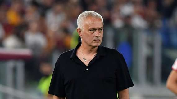 Roma, Mourinho si lamenta del prato dell'Olimpico: "Un campo di patate"