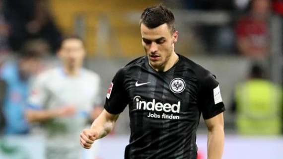 Calciomercato Lazio, Kostic non si allena con l'Eintracht: vuole la cessione
