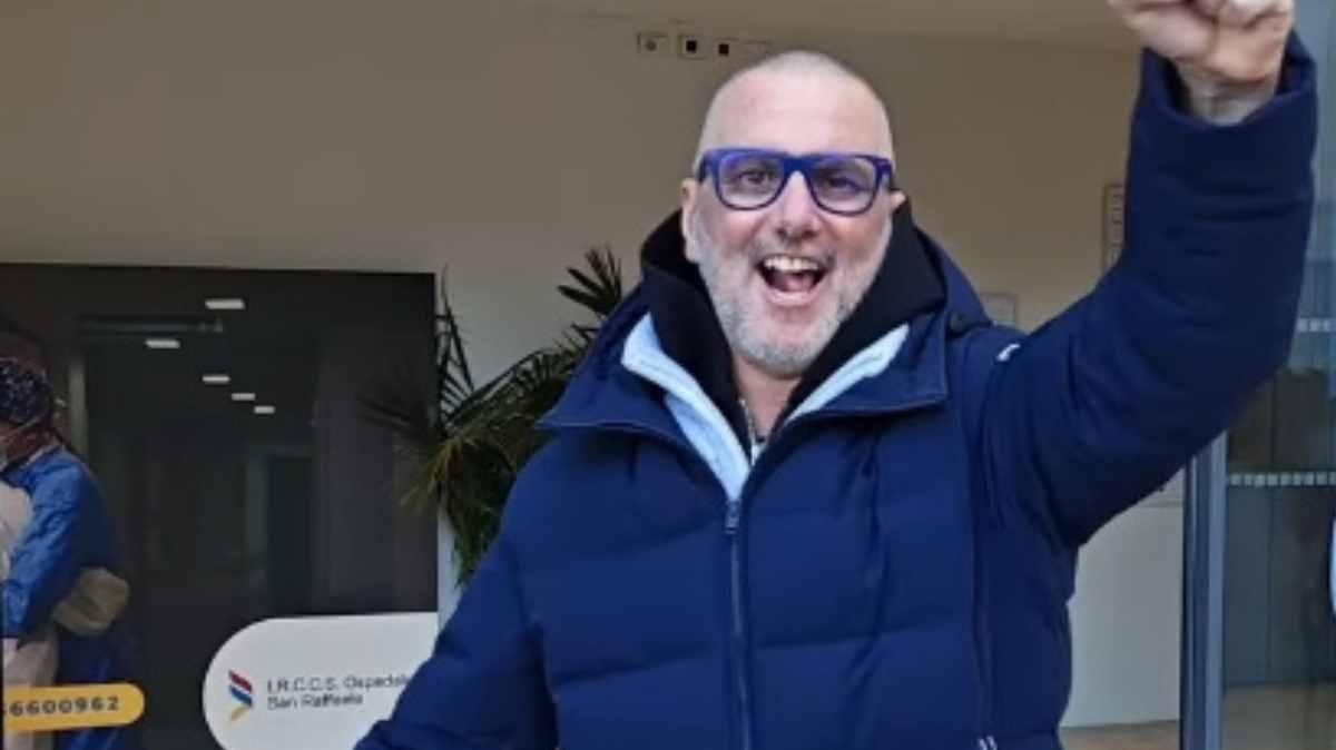 Tumore al Pancreas, Vanzini, voce della Formula 1 torna a casa: l'esultanza