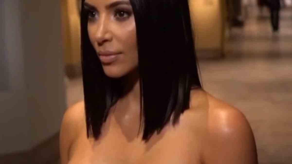 Moda | Kim Kardashian fa scandalo: sold out il perizoma "vintage"