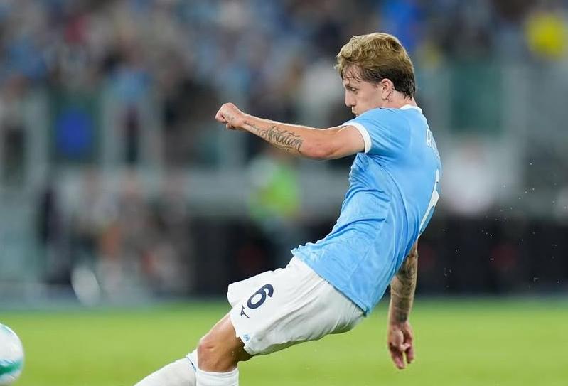 Lazio, Sarri su Rovella: "I tempi potrebbero allungarsi. È una mancanza forte"
