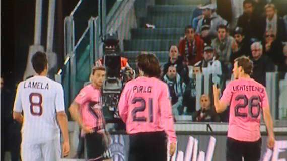 La Juve schiaccia la Roma, Licht e Lamela "imitano" Totti: lo svizzero mostra le quattro dita, l'argentino gli sputa - PHOTOGALLERY