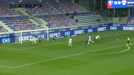 Huesca - Elche, il primo gol di Vavro in Spagna è nella porta sbagliata - FOTO