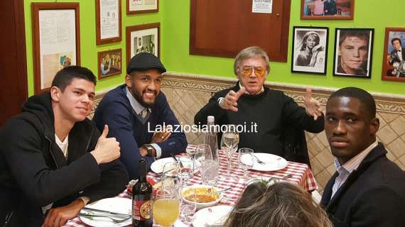'Voi con Noi', cena per Amatrice: tre calciatori della Lazio al ristorante Terno Secco - FOTO&VIDEO