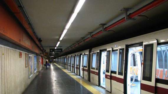 Metro A, un uomo viene investito da un treno: ambulanze e carabinieri sul posto